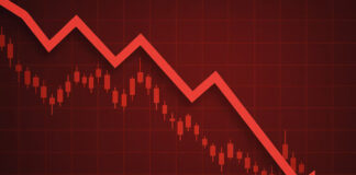 Aksionet e kompanisë së sigurimeve të bashkëpronarit të Chelsea-t të Londrës po bien ndjeshëm